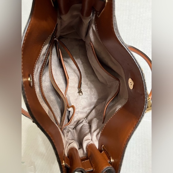 Michael Kors Large Hamilton Bag - Picture 6 of 16